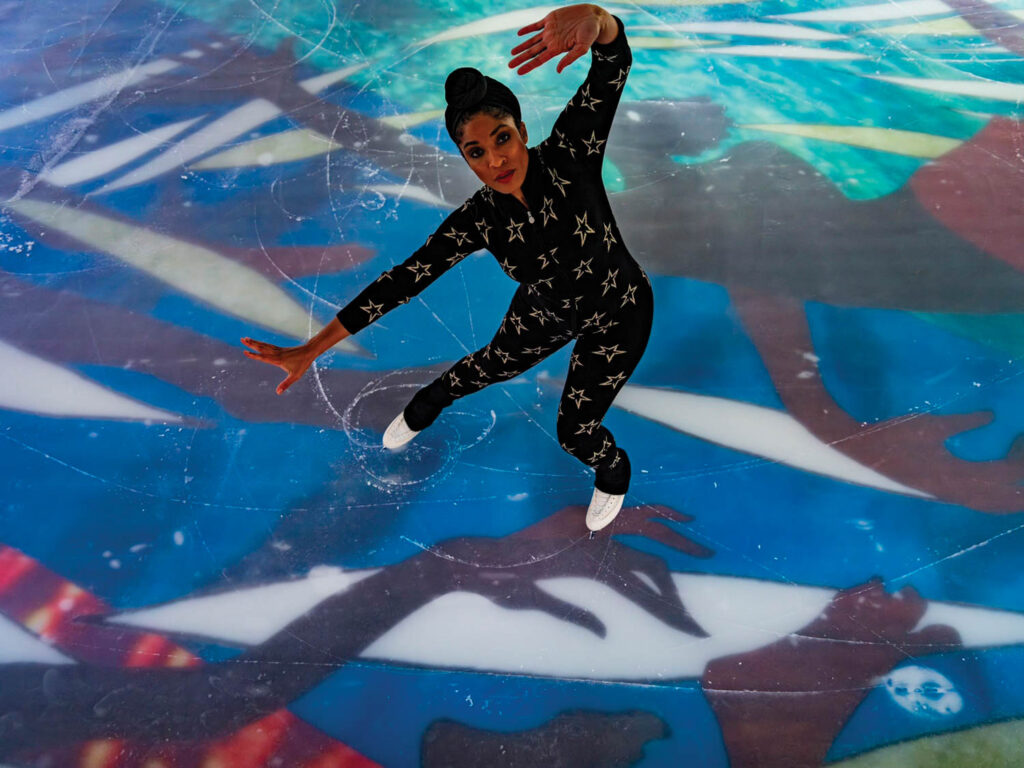 黑链条上的女人 环绕在开场