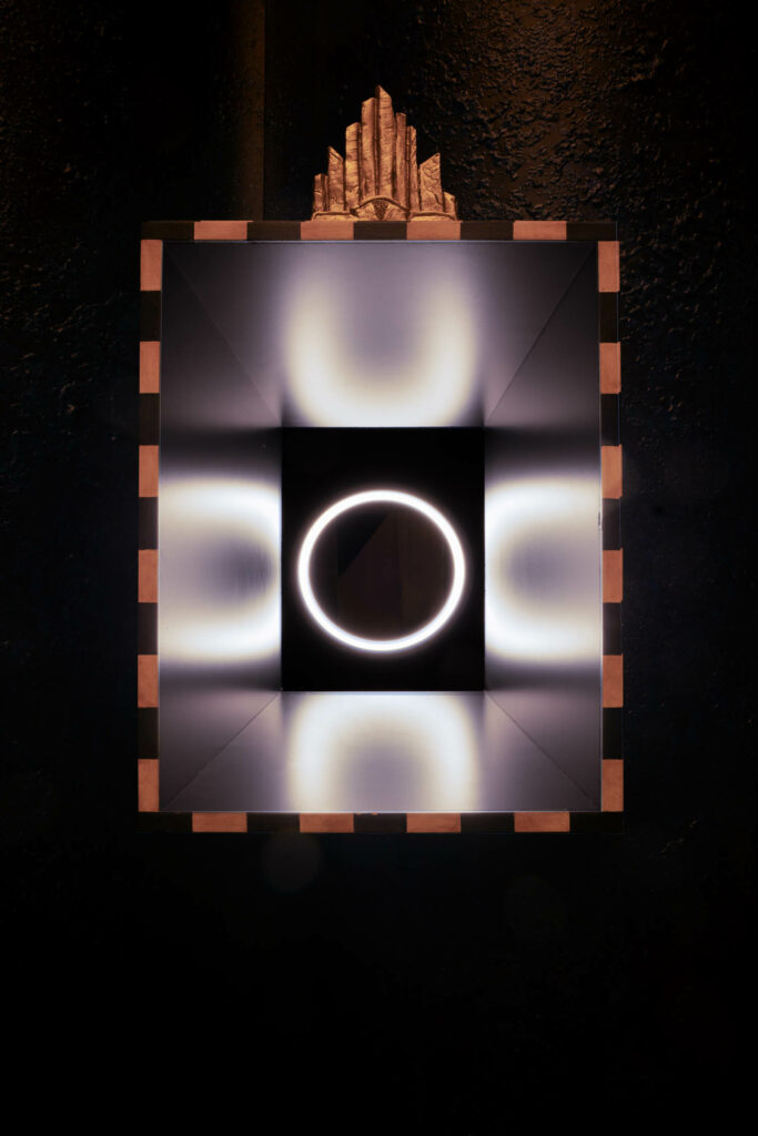 David Lynch展览内四光模式