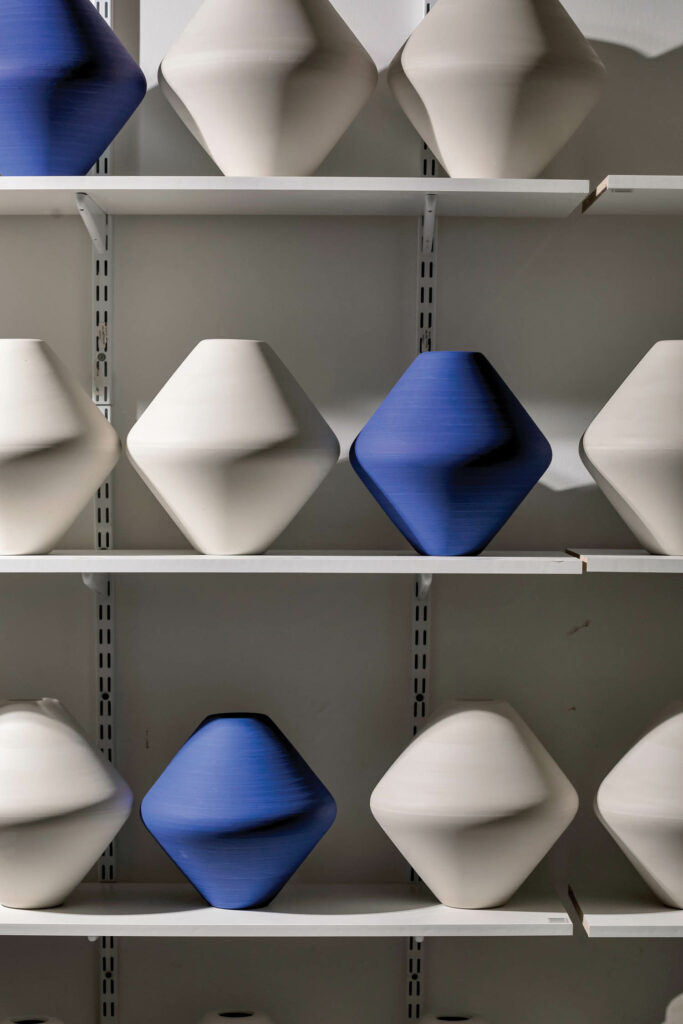 Arora陶器珠子约一尺高