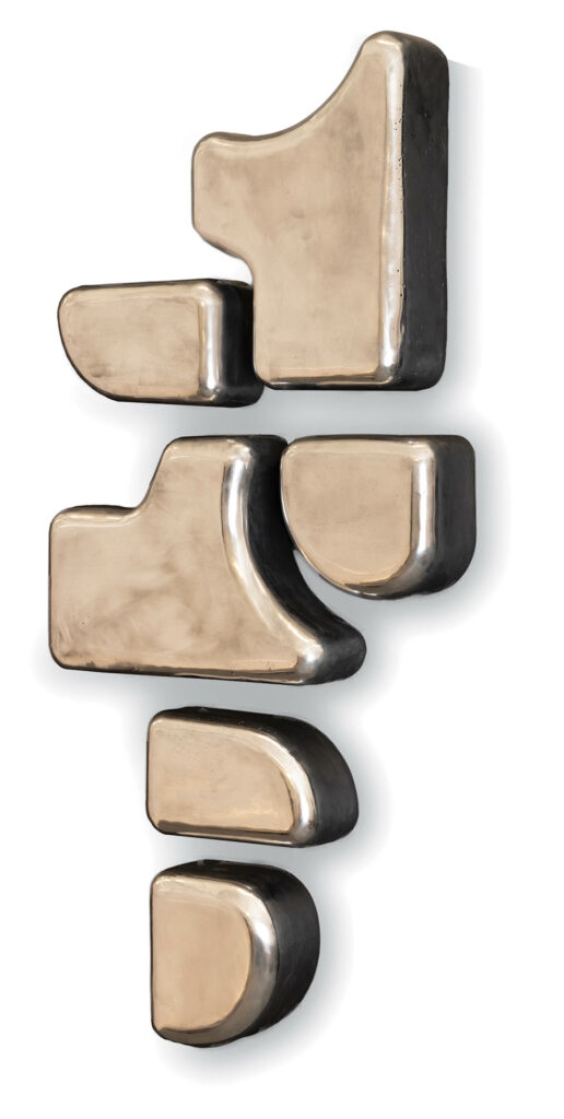 堆叠曲面瓦对墙