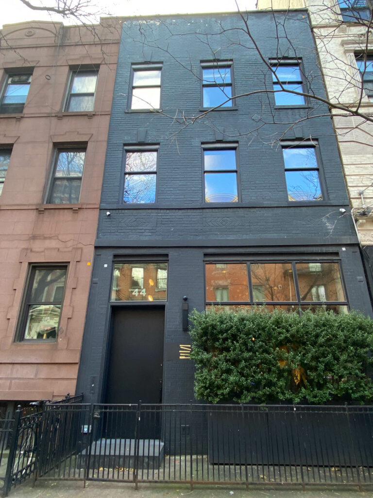 城房外外包括设计演播室和Vedic默念中心